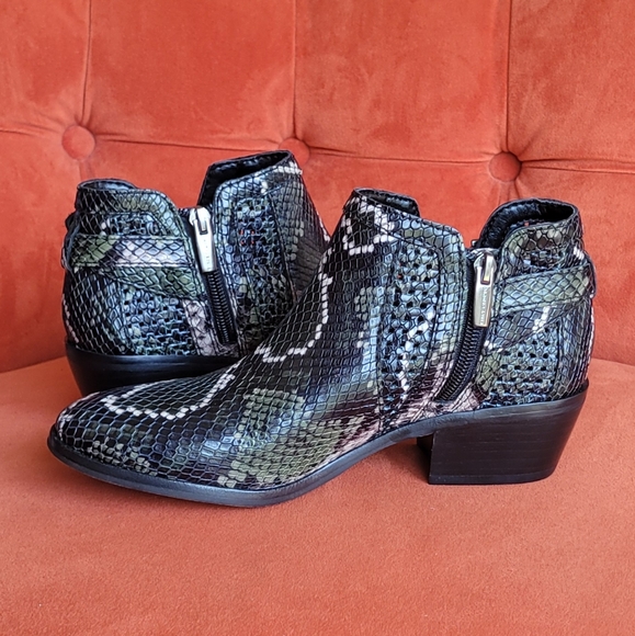 VINCE CAMUTO Women Pamma Ankle Boots Size 6.5 - Picture 6 of 12